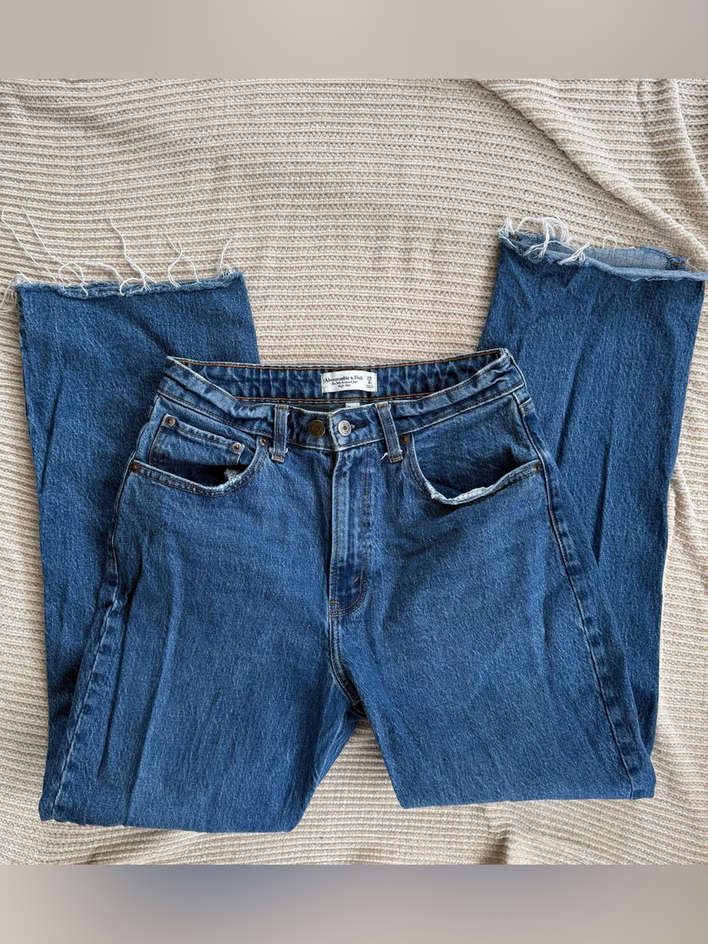 Abercrombie Curve Love High Rise 90s Relaxed Jeans 29 8S Medium Wash Frayed Hem